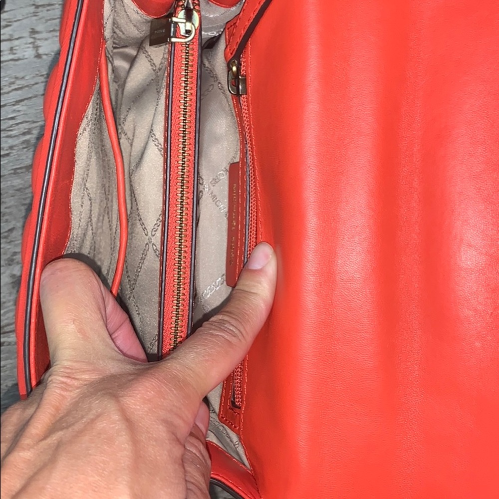 ❣️Michael Kors Whitney Luxurious Leather shoulder bag❣️ - Picture 4 of 8